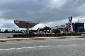 13-lakes-road—greenfields—-petrol-station.jpg